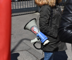 Bartosz T. przesłuchany przez prokuraturę. Zwolennicy Wolni My protestowali pod siedzibą w Toruniu