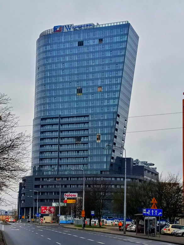 Żuraw zniknął z placu budowy Hanza Tower