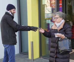 Protest związkowców i pracowników marketów pod katowickim dyskontem. Przed świętami prosimy o jedno
