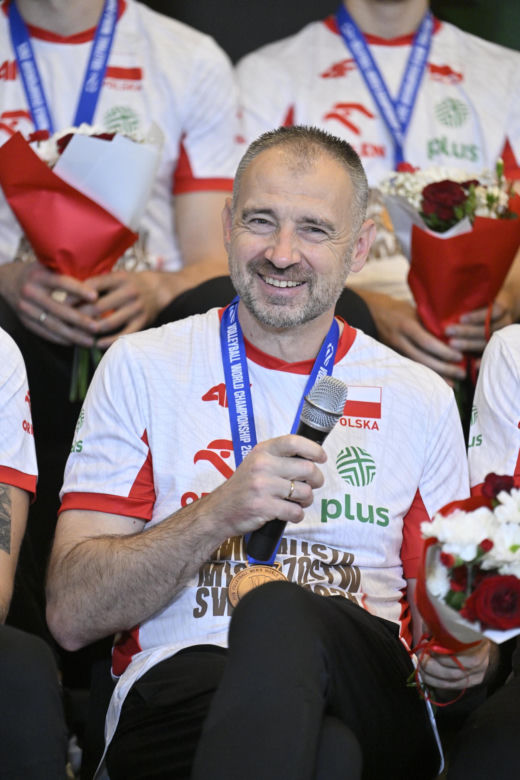 Kibice w szoku! Czekali na siatkarzy, a tu nagle wyszli polscy złoci medaliści