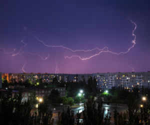 Ekstremalna pogoda? Jak zbudować dach odporny na pogodowe wyzwania?