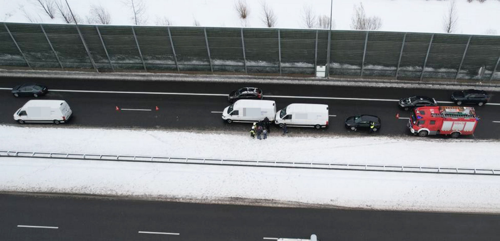 Groźny wypadek na A2. Rozbite cztery auta, sprawca uciekł z miejsca wypadku