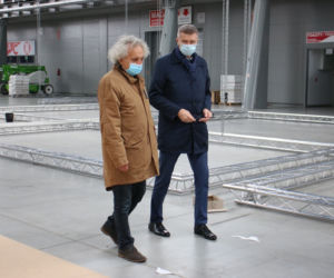 Szpital polowy w Targach Kielce. Praca wre, ale są OPÓŹNIENIA