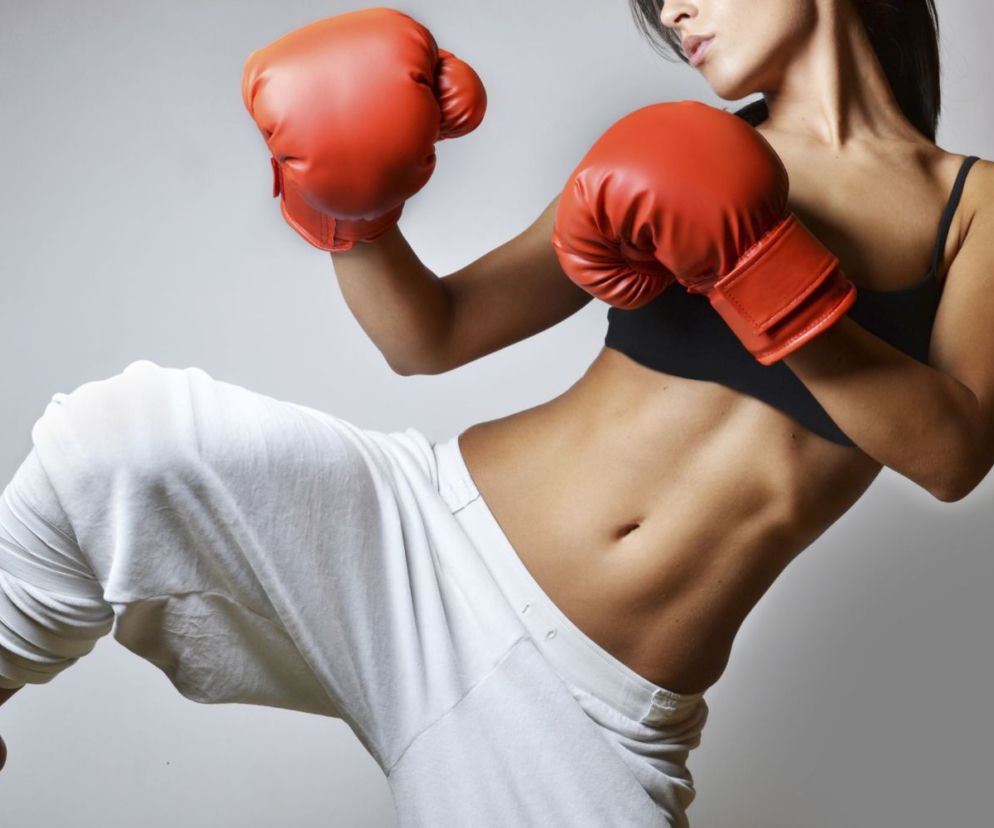 Aeroboxing to połączenie boksu i fitnessu. Poznaj jego zalety i efekty