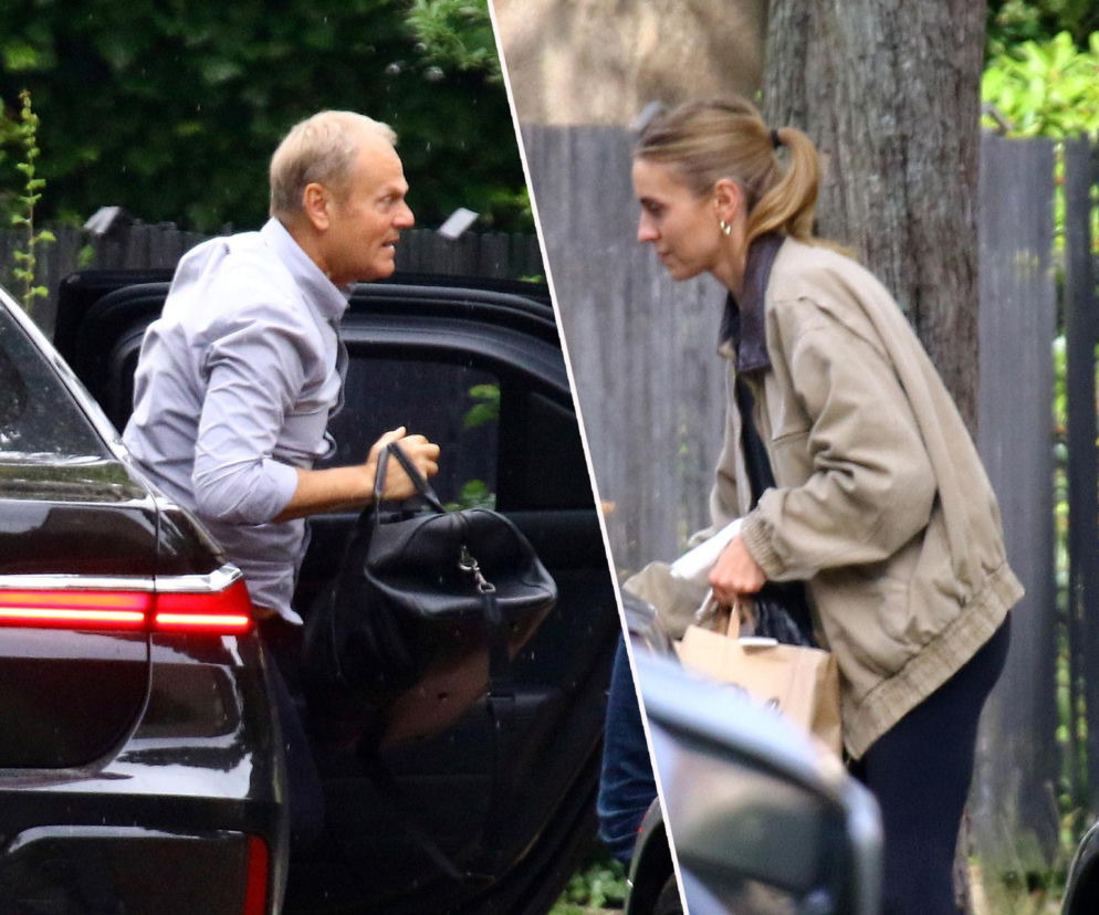 Premier Donald Tusk wysiada z auta z torbą. Na wstawce obok jego córka Kasia Tusk. O relacjach w rodzinie przeczytasz w SE.