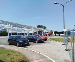 Na terenie MPK w Siedlcach powstaje już wiata dla autobusów elektrycznych. Ogromna konstrukcja robi wrażenie!