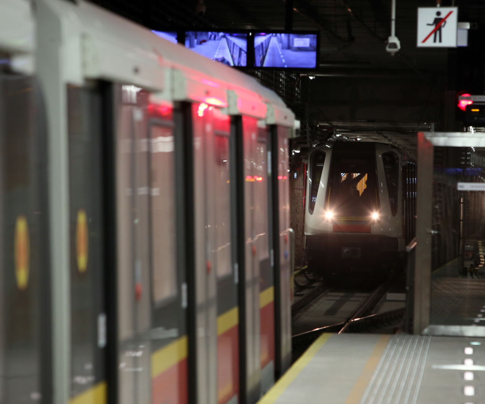 Warszawa: Potworna tragedia w metrze. Kobieta rozjechana przez pędzący pociąg