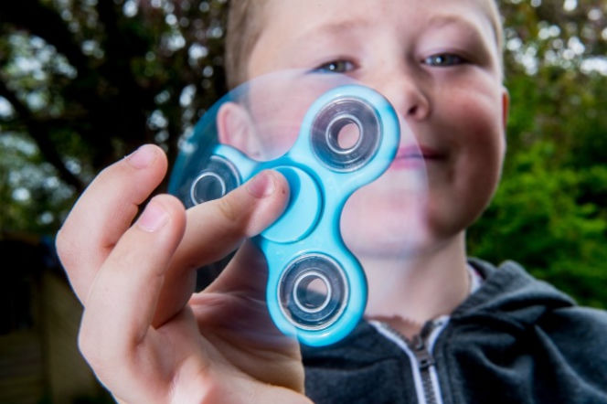 Fidget spinner i 5 innych prezentów dla dziecka