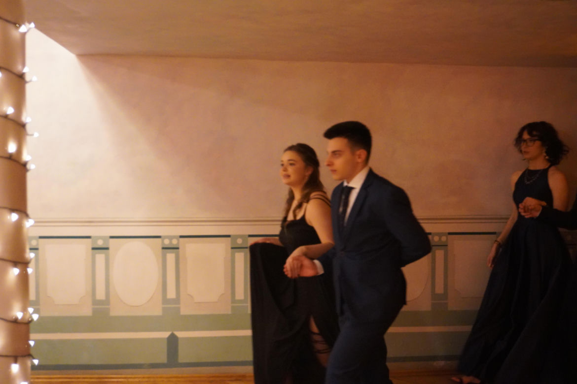 Polonez na Studniówce 2025 w II LO w Poznaniu
