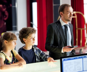 HOTEL 52. Jeremi (Adam Pater), Małgosia (Natalia Keber), Bartek (Jakub Zdrójkowski)