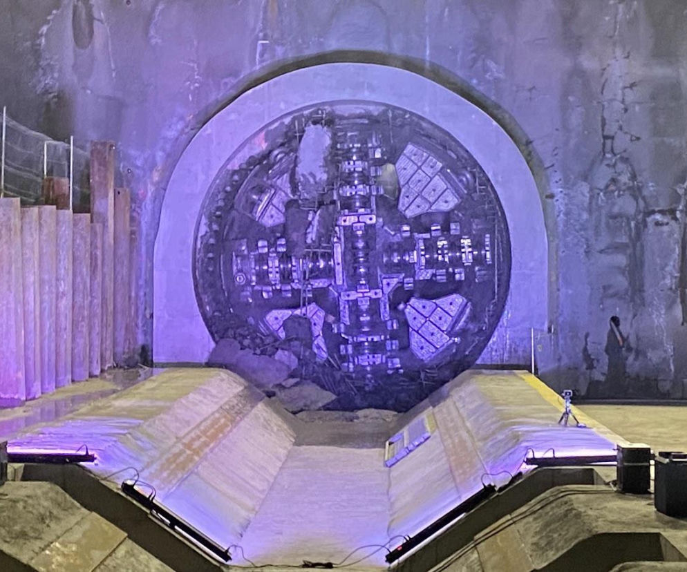 Kinga jest już po drugiej stronie góry.  Jadwiga jeszcze pracuje pod ziemią!