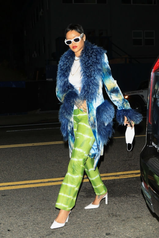 Rihanna w krótkich włosach