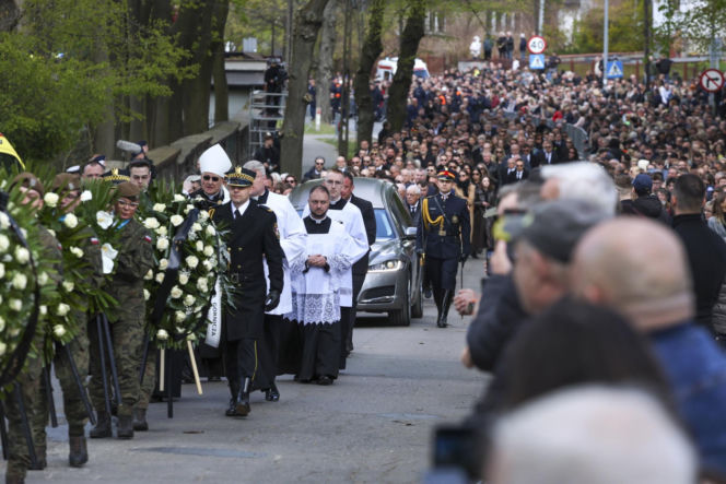 Poświęcił im swoją kampanię wyborczą. Przyszły na pogrzeb Łukasza Litewki. Oczy od razu się zaszkliły