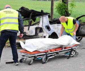 PRZEŻYŁ WYPADEK, WRÓCIŁ DO AUTA, SPŁONĄŁ ŻYWCEM