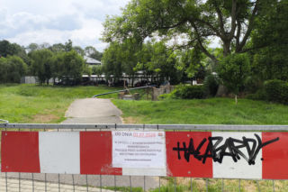 Kładka na Wątoku w Tarnowie tymczasowo zamknięta. Decyzja miasta zaskoczyła mieszkańców