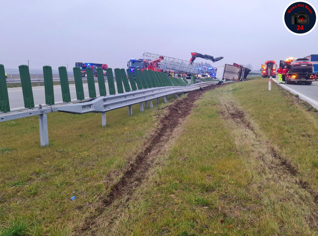 Ciężarówka z energetykami zablokowała S7