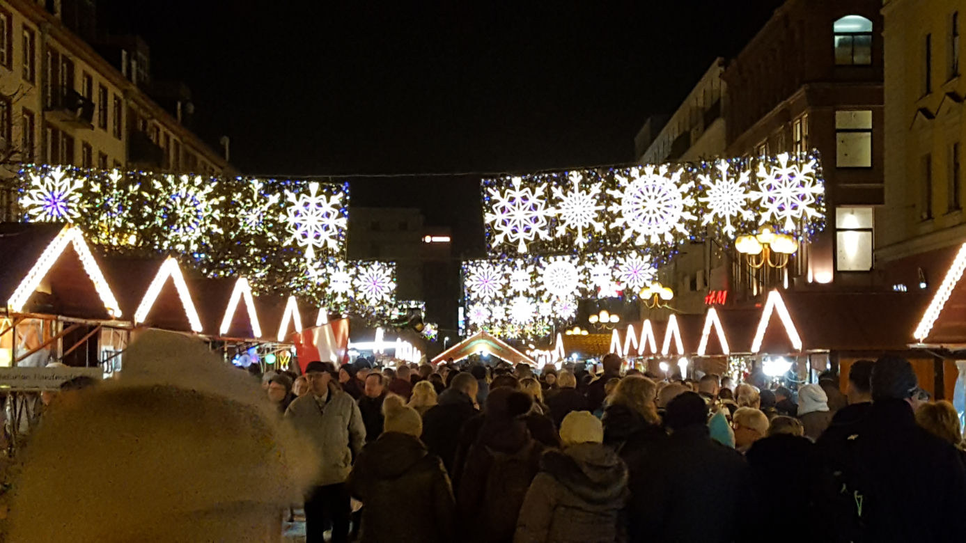 W centrum Wrocławia rozbłysły już świąteczne ozdoby