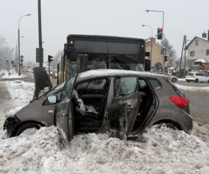 Wypadek autobusu miejskiego w Markach. Są ranni