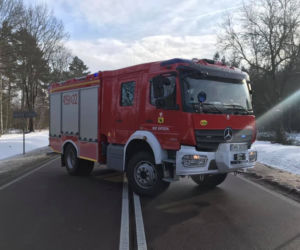 Lewonie. Volskwagen wjechał w toyotę. Dwie osoby ranne [ZDJĘCIA]
