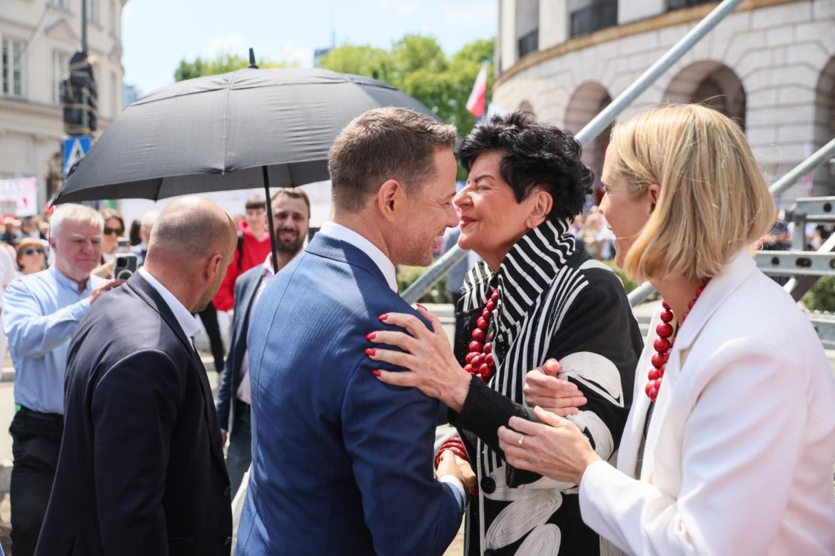 Senyszyn przekazała korale Trzaskowskiej