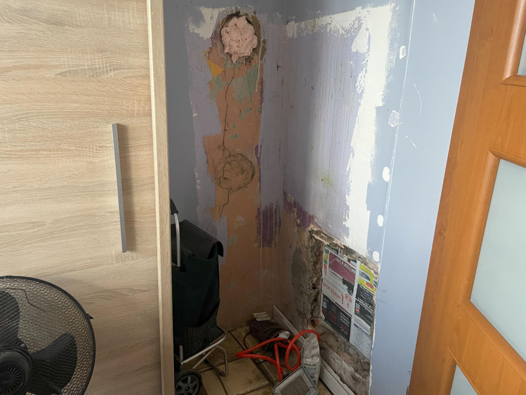 Dramat 67-letniej pani Basi. W mieszkaniu ma 14 stopni, ogrzewa się kuchenką gazową!