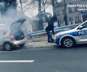 Częstochowa: Samochód z malutkimi dziećmi w środku NAGLE zapłonął! [ZDJĘCIA]