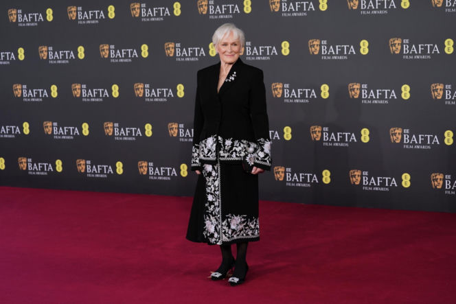 Gwiazdy przebrane za abażury na Bafta. Kto się popisał najlepszą kreacją?
