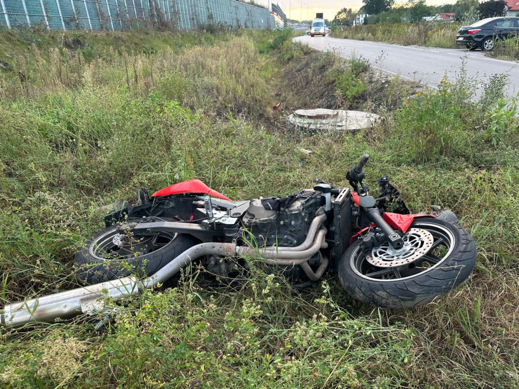 Śmiertelny wypadek w Warszawie. Nie żyje motocyklista. Licznik zatrzymał się na 260 km/h
