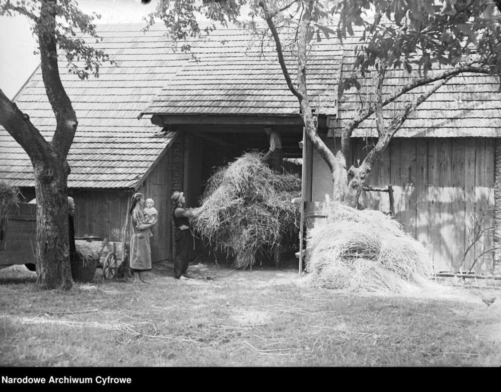 Tak mieszkało się na polskiej wsi prawie 100 lat temu. Zobaczcie te niezwykłe zdjęcia!