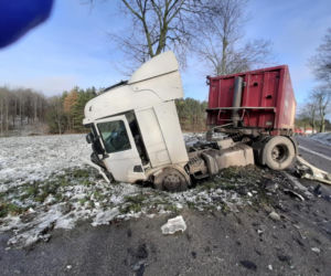 Szczybały Giżyckie. Zderzenie osobowki z tirem. 39-latek zginął na miejscu