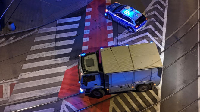 Podejrzany pakunek wstrzymał ruch tramwajów na Pradze. Co się stało?