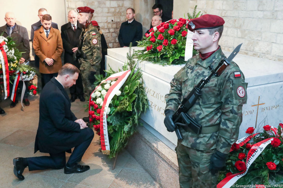Rocznica Katastrofy Smoleńskiej w Krakowie. Prezydent Duda oddał hołd ofiarom
