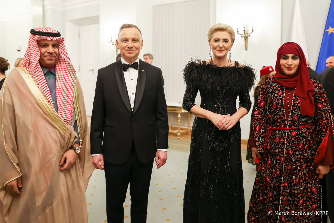 Agata Duda w piórach na noworocznym spotkaniu
