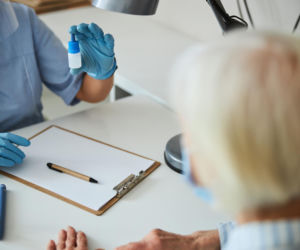 Wirusy atakują nie tylko płuca. Dr Grzesiowski ostrzega przed ukrytym skutkiem infekcji u osób po 50. roku życia