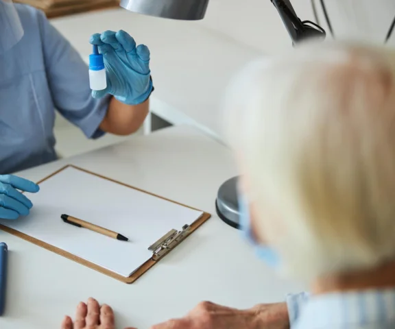 Wirusy atakują nie tylko płuca. Dr Grzesiowski ostrzega