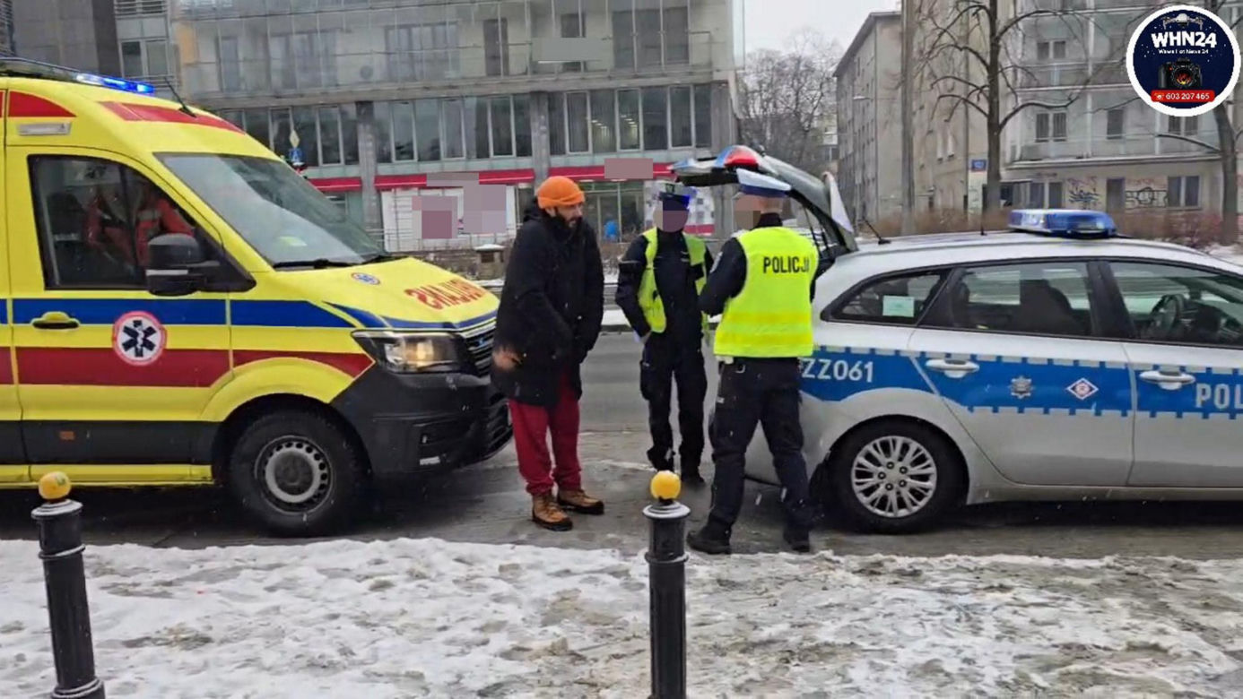 Znany aktor świadkiem kraksy w al. Niepodległości. BMW roztrzaskało zaparkowane auta