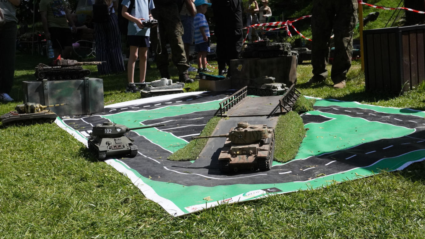 Piknik modelarski 2024 w Lubuskim Muzeum Wojskowym w Drzonowie