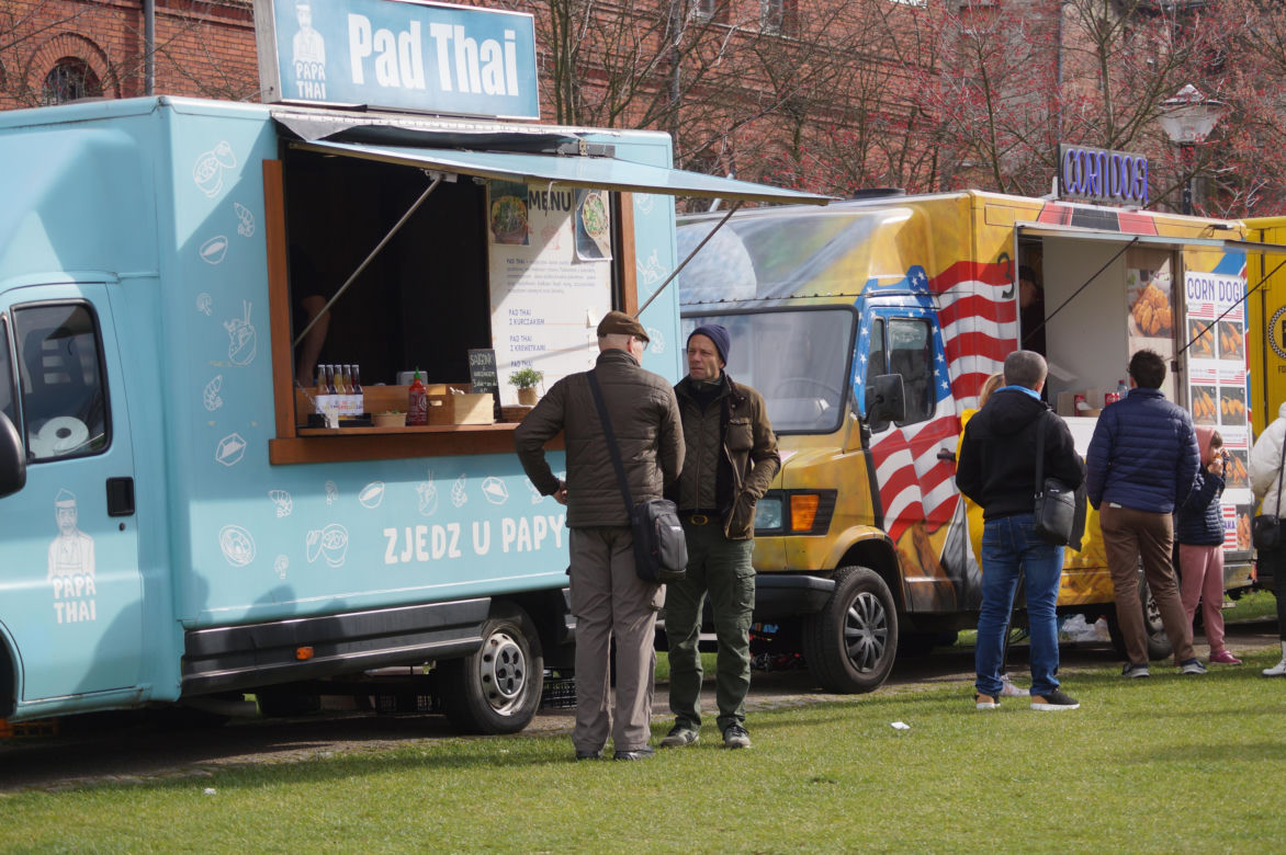Knajpy na kółkach zaparkowały w Bydgoszczy. Za nami kolejne spotkanie z food truckami [ZDJĘCIA]
