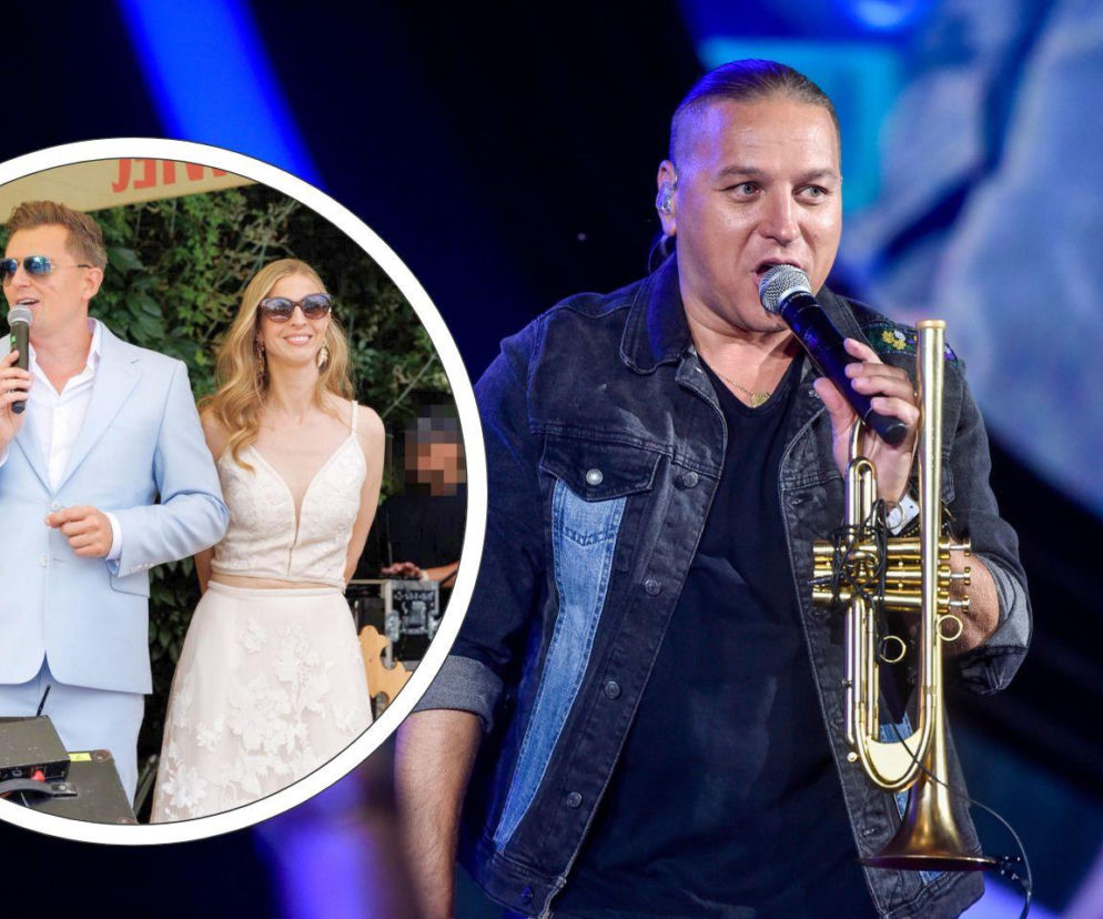 Łukasz Golec śpiewa do mikrofonu. Obok miniatura Rafała Brzozowskiego z żoną Heleną. O ślubie pary przeczytasz w SE.