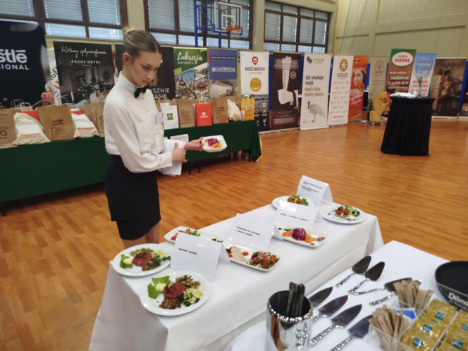 Już po raz ósmy w Siedlcach rywalizowali młodzi kelnerzy z całej Polski