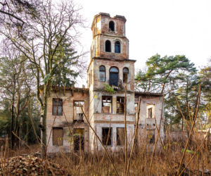 Opuszczona willa w Konstancinie