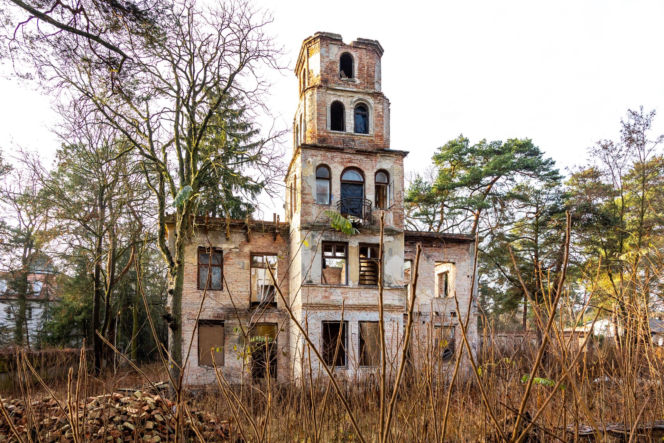 Opuszczona willa w Konstancinie