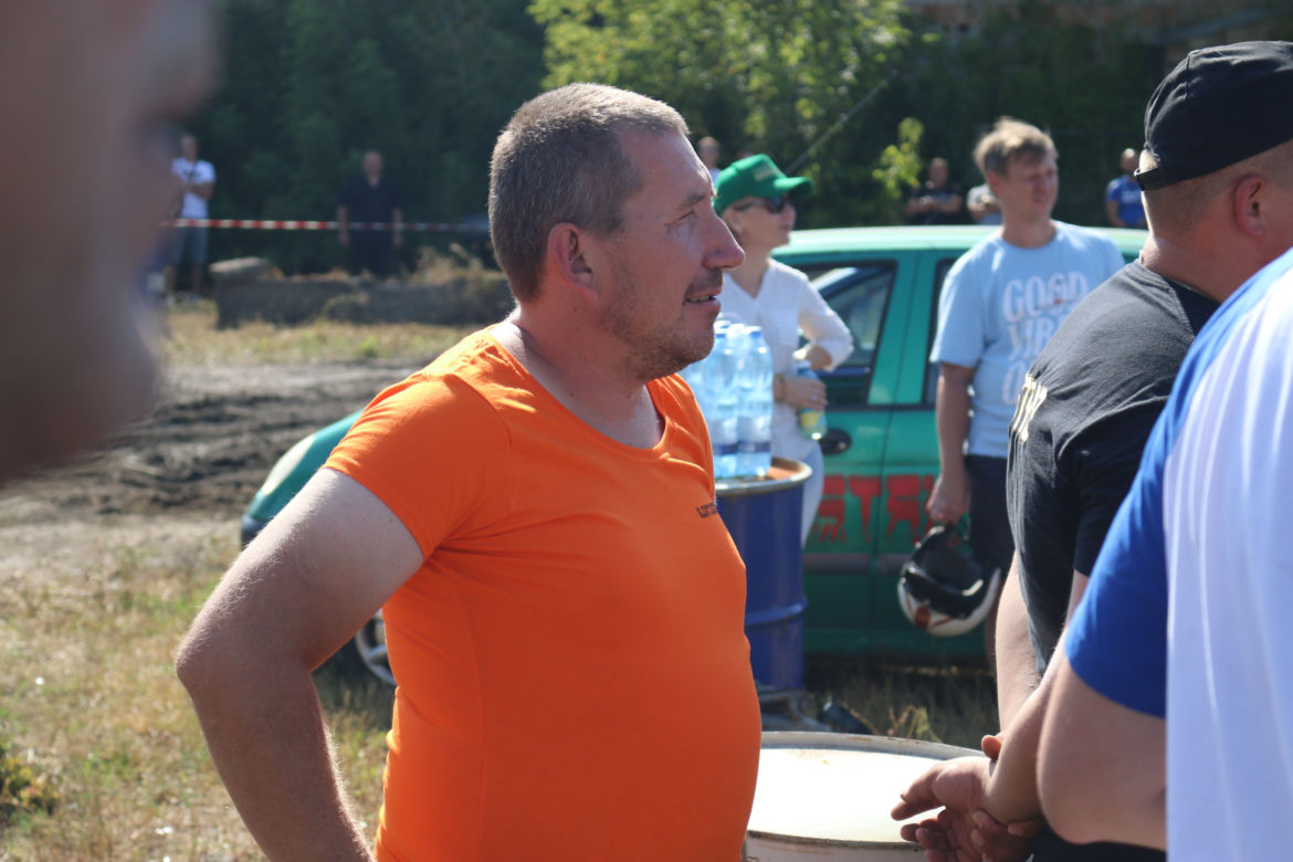 Charytatywny Wrak Race. Andrzej z Plutycz i Adam Kraśko zbierali pieniądze dla chorej Dominiki