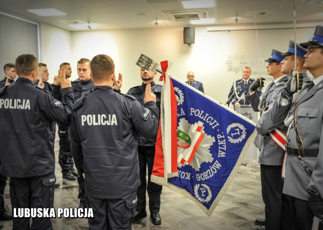 Ślubowanie nowych policjantów w Komendzie Wojewódzkiej Policji w Gorzowie Wlkp.