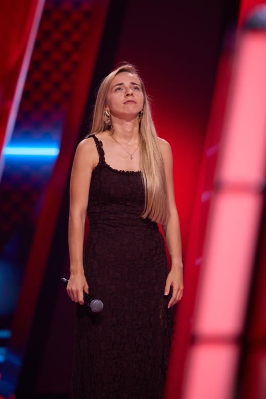 Zwycięzca "The Voice" wrócił na plan z przyjaciółką