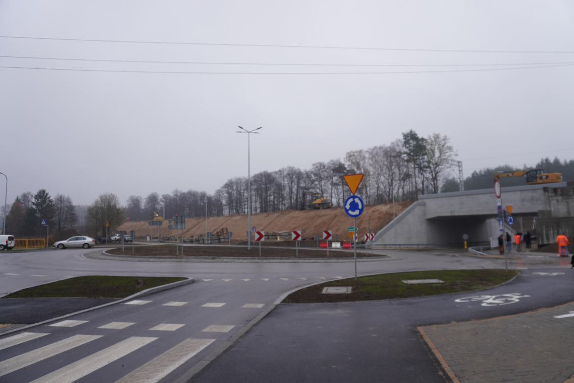 Wielkie otwarcie tunelu pod torami w Niewodnicy Kościelnej. Tak przebiegają prace w ramach Rail Baltica [ZDJĘCIA]