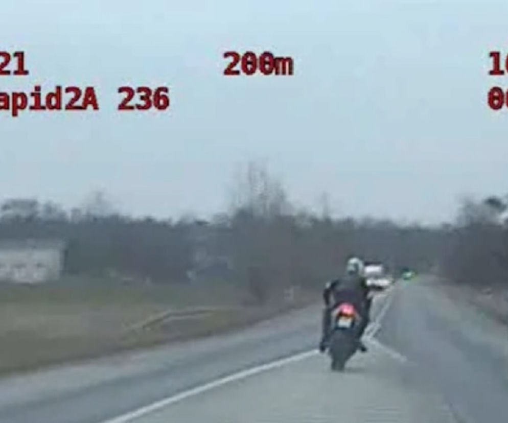 Żnin. 18-latek pędził motorem ponad 200 km/h! Za pierwszym razem uciekł policji