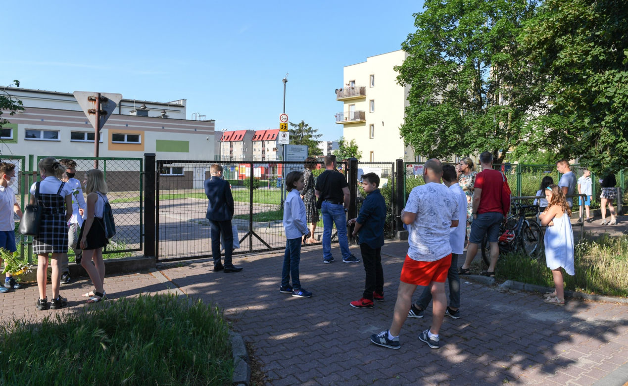 Zakończenie roku szkolnego w czasach pandemii koronawirusa w SP 26 w Toruniu