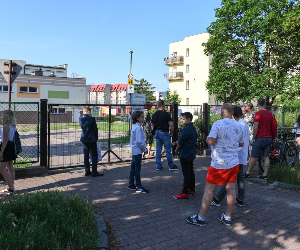 Zakończenie roku szkolnego w czasach pandemii koronawirusa w SP 26 w Toruniu