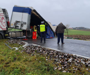 Troszkowo. Setki litrów piwa rozlały się na drogę